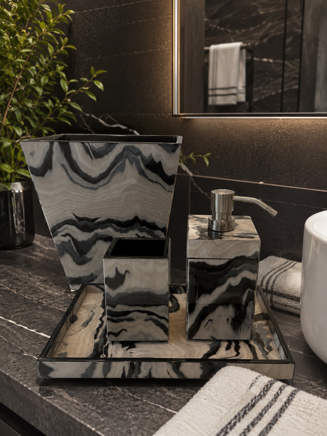 Landscape Lacquer Trim Bath Set