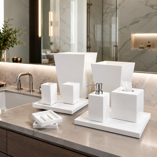 White Lacquer Bath Set