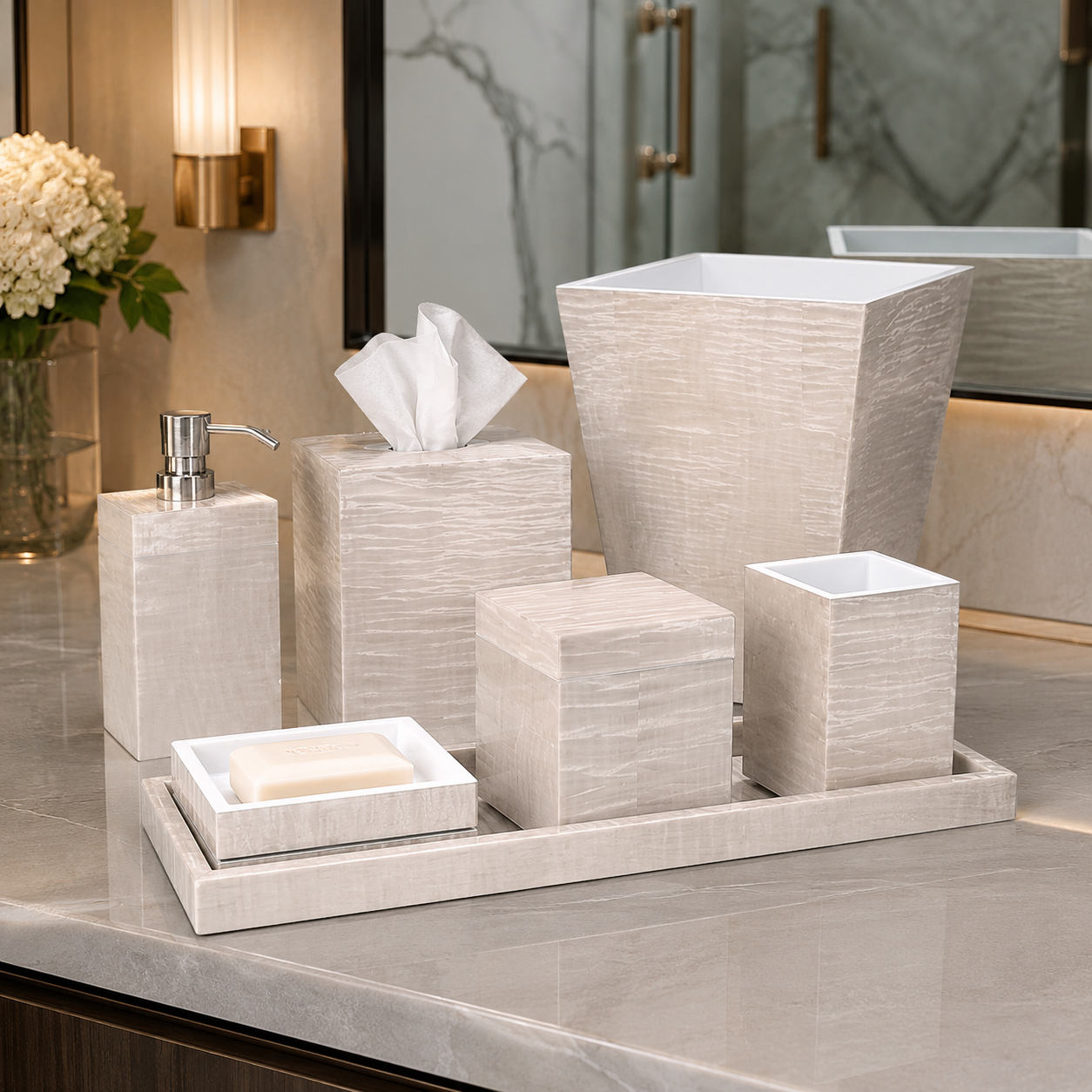 Silver Sycamore Lacquer Trim Bath Set